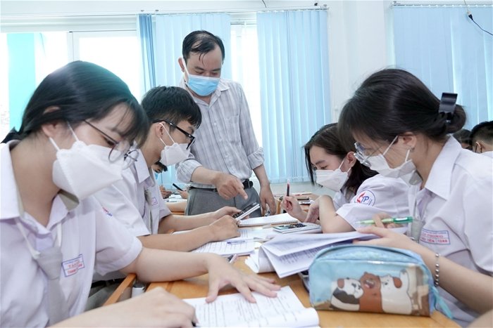 luyen-toan-dai-hoc-bi-quyet-phan-tich-loi-sai-tu-thu-khoa-de-but-pha-diem-so-baitap-net-14-1