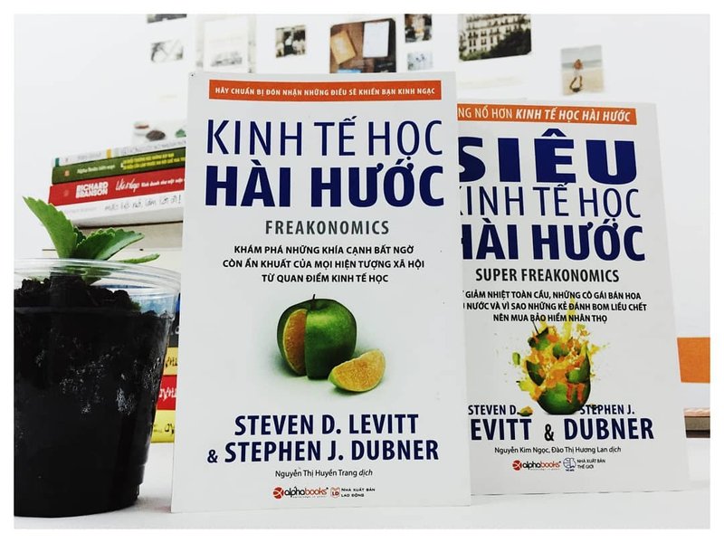 sieu-kinh-te-hoc-hai-huoc-goc-nhin-bat-ngo-ve-cuoc-song-thuong-ngay-baitap-net-13-1